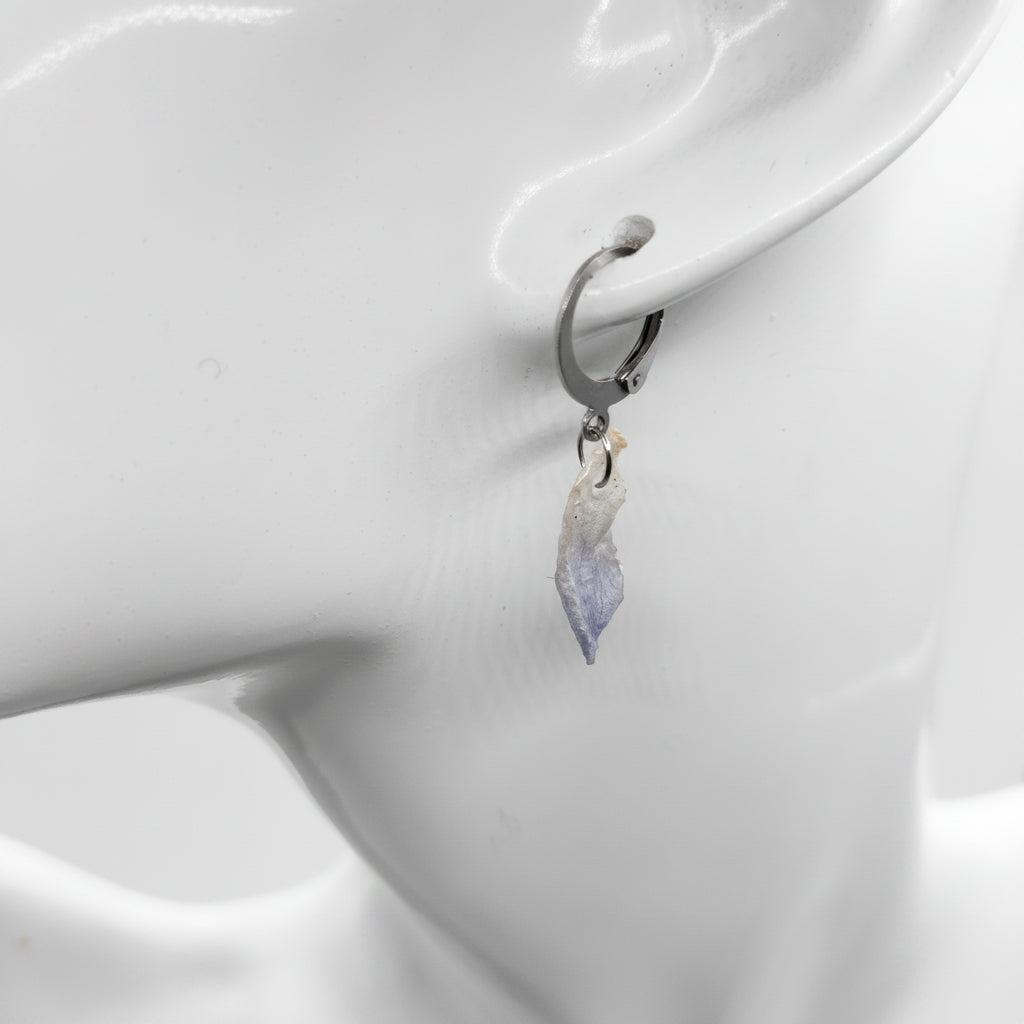 Fey Delphinium - Boucles d'oreilles en pétales séchés