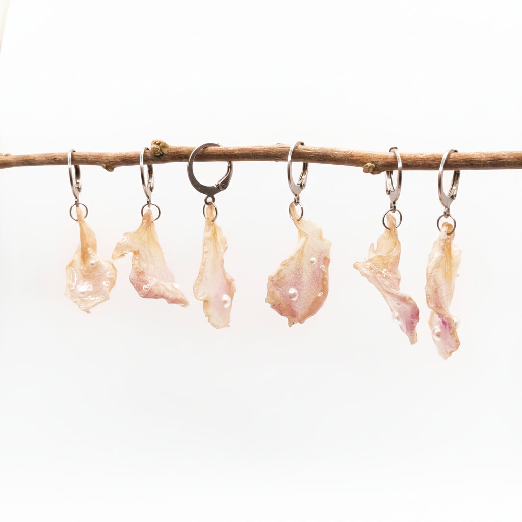 Sélénaé - Pendants de pétales séchés et perlés