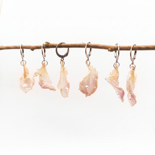 Sélénaé - Pendants de pétales séchés et perlés